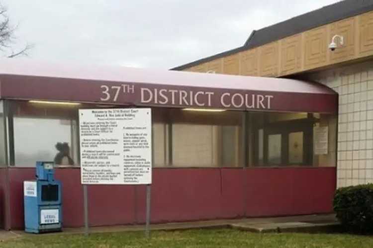 Image of the 37th District Court - Warren courthouse.